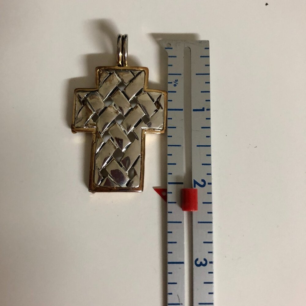 Silver and Gold Colored Metal lattice design Cross 2 1/4 " long by 1 1/4… - Picture 9 of 10